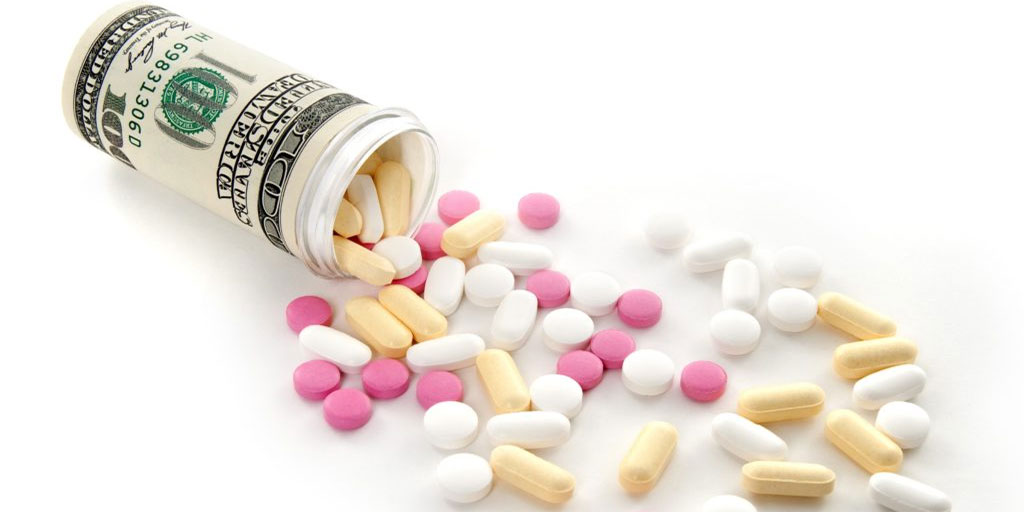 عوامل موثر بر سودآوری شرکت های فعال در گروه مواد و محصولات دارویی